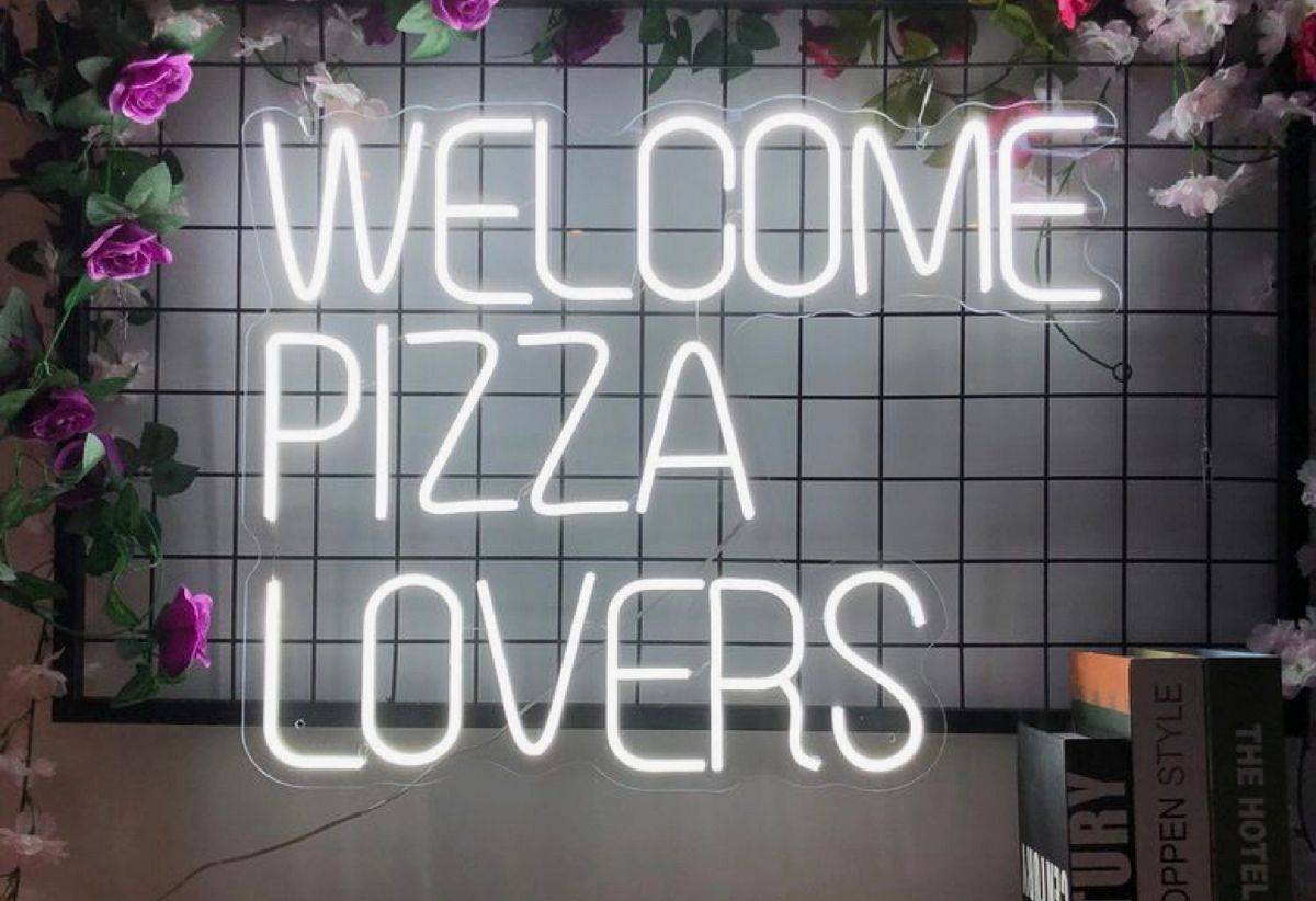 Welcome Pizza Lovers Neon Sign