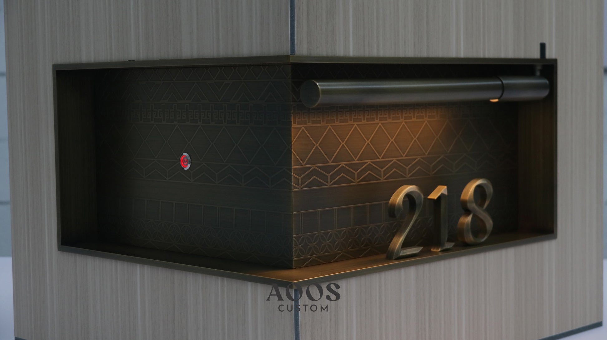 Custom Right-Angle Metal Room Number Sign with Top Light, Luxury Hotel Corner Door Plaque, Decorative Engraved Guestroom Signage