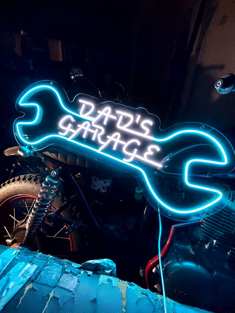 Dad's Garage Neon Sign