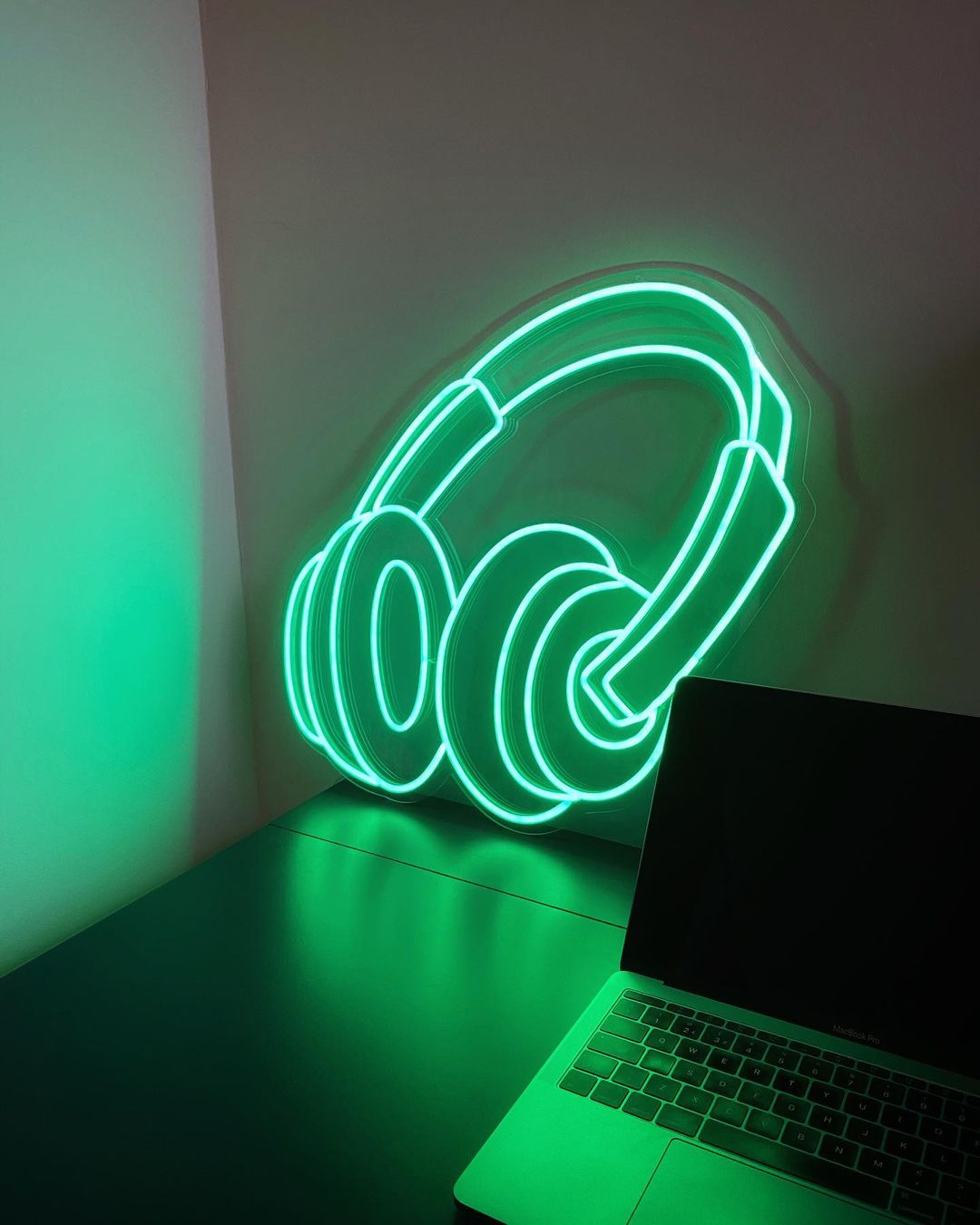 Headphone Neon Sign