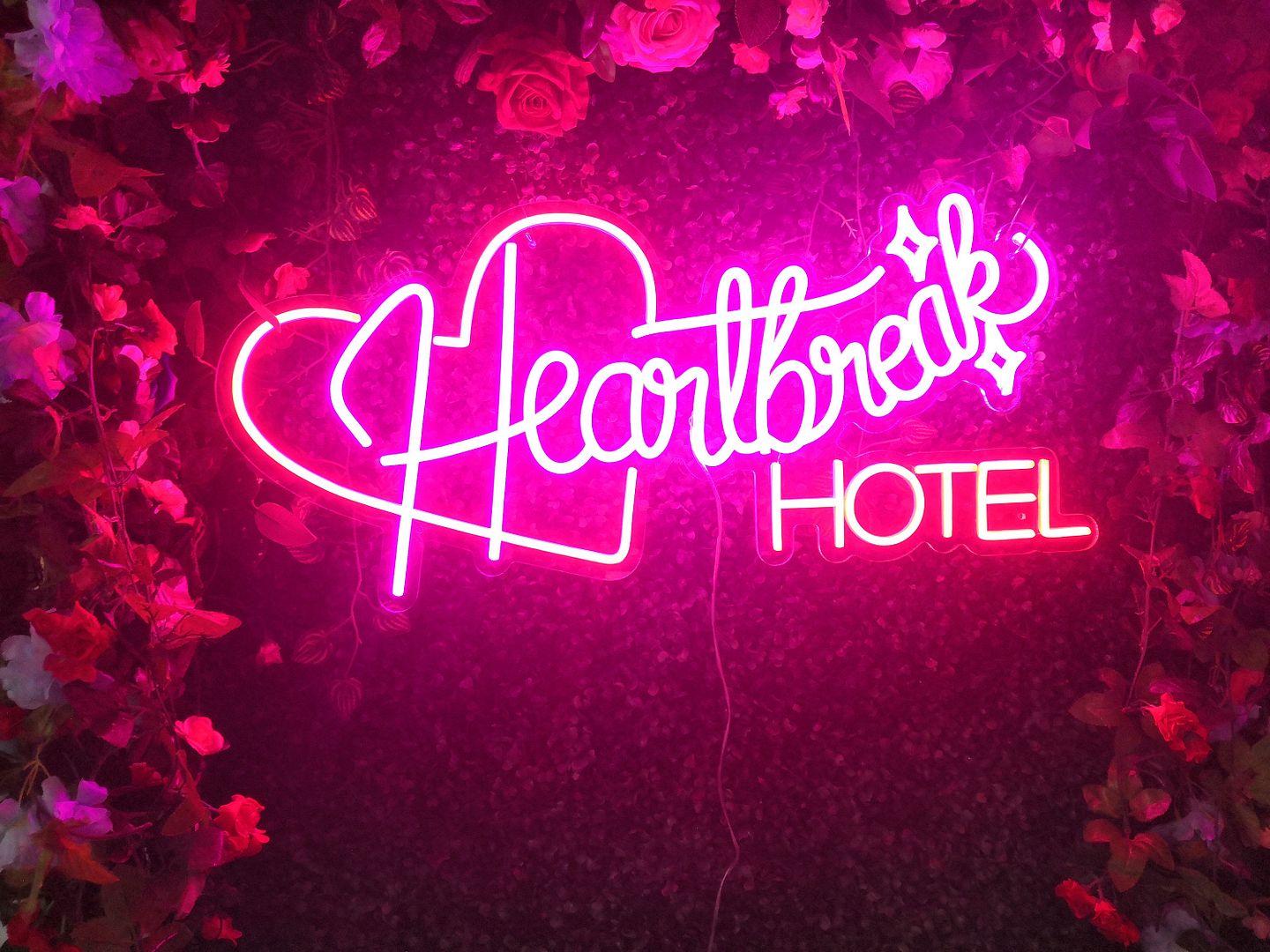 Custom Made Neon Signs, Heartbreak Hotel Neon Sign, LED Business Sign ...