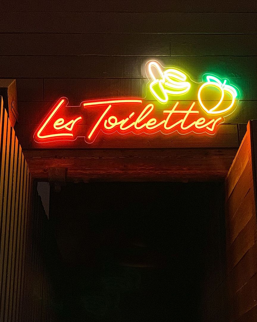 Les Toilettes Neon Sign