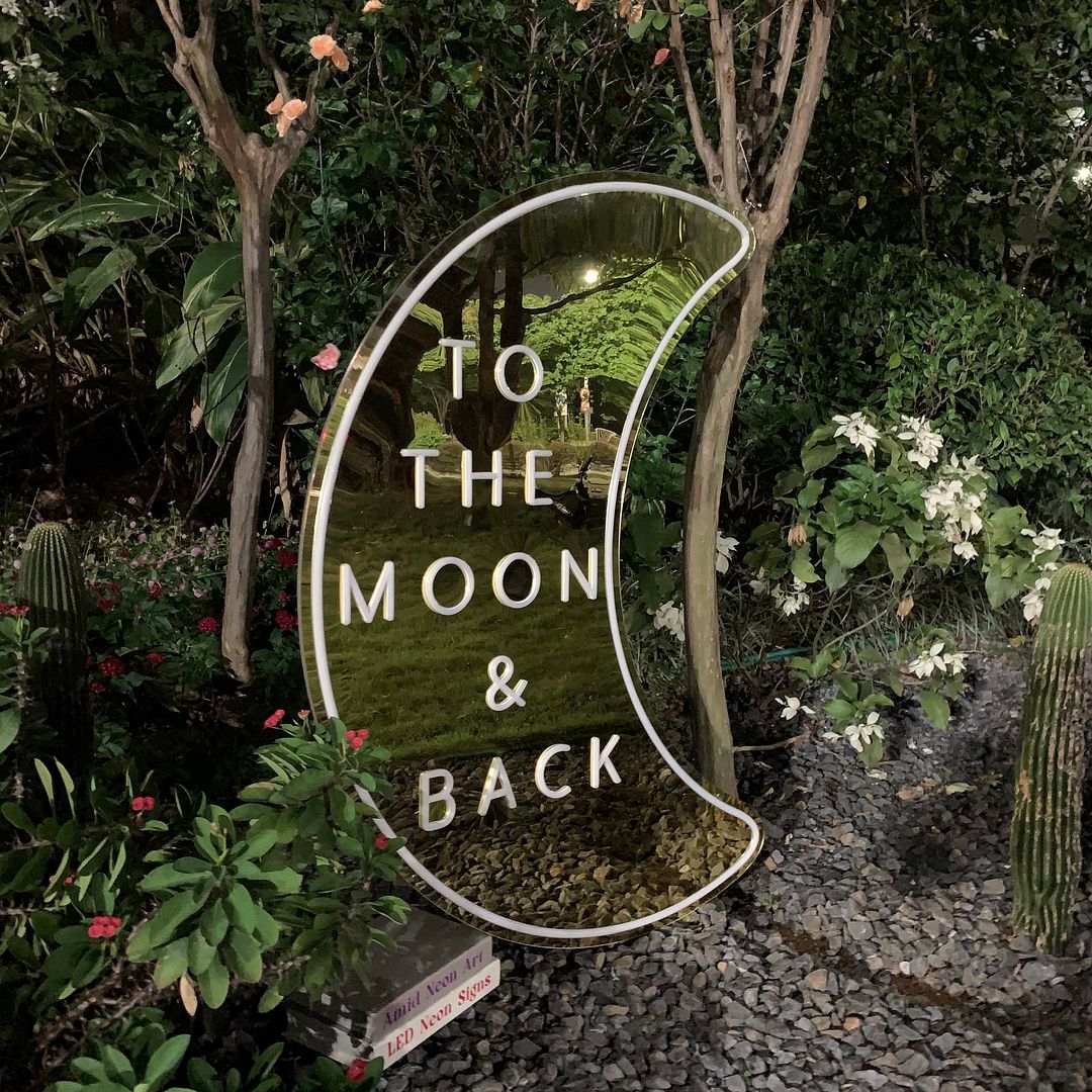 To The Moon and Back Wedding Neon Sign 48"x36" (120x90cm)